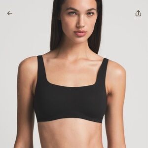 SKIMS Naked Scoop Bra NWT Medium